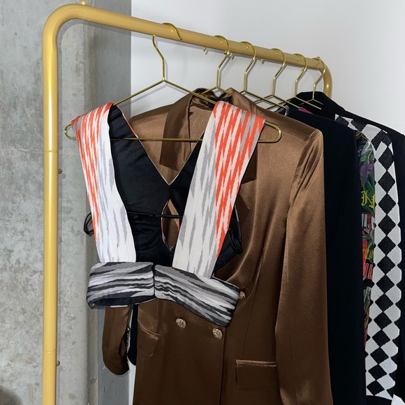 Alexander Wang Accordion Pleated Criss Cross Top in Pavement Woven - Picture 5 of 16